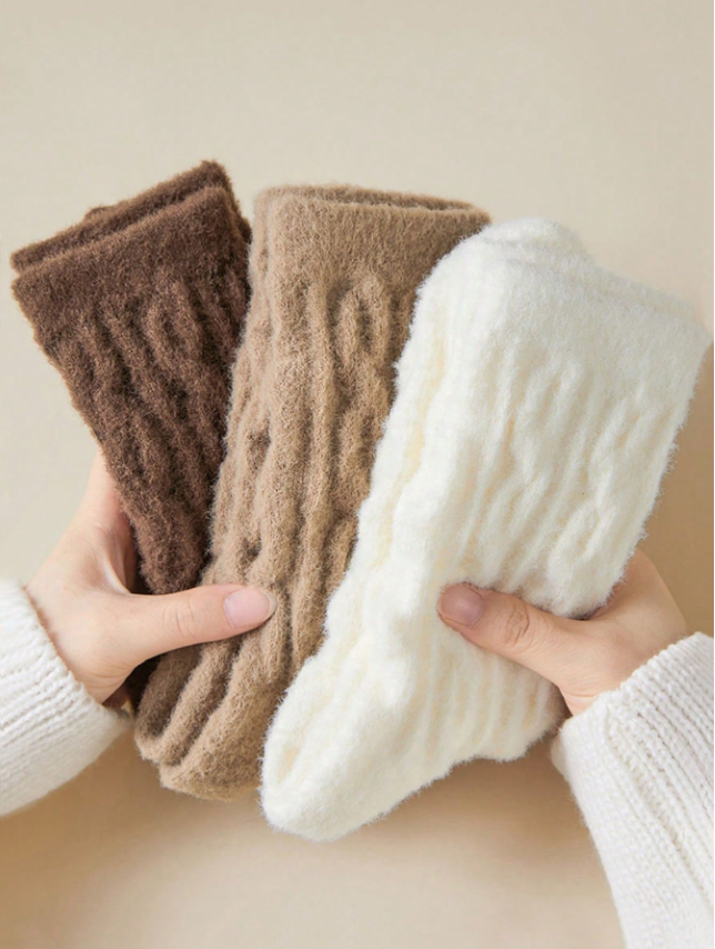 2/4 Pairs Of Women's Floor Socks, Thick, Warm And Fluffy Crew Socks And Ankle Socks For Autumn And Winter, With Random Colors