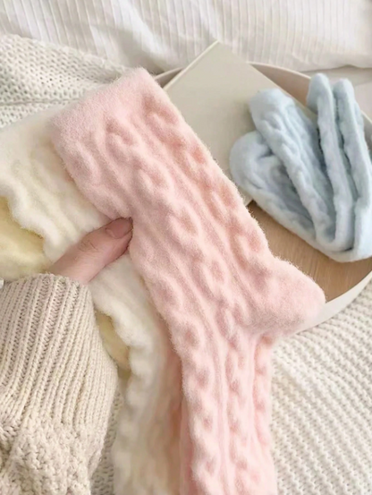 2/4 Pairs Of Women's Floor Socks, Thick, Warm And Fluffy Crew Socks And Ankle Socks For Autumn And Winter, With Random Colors