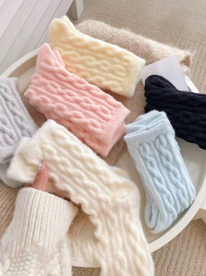 2/4 Pairs Of Women's Floor Socks, Thick, Warm And Fluffy Crew Socks And Ankle Socks For Autumn And Winter, With Random Colors