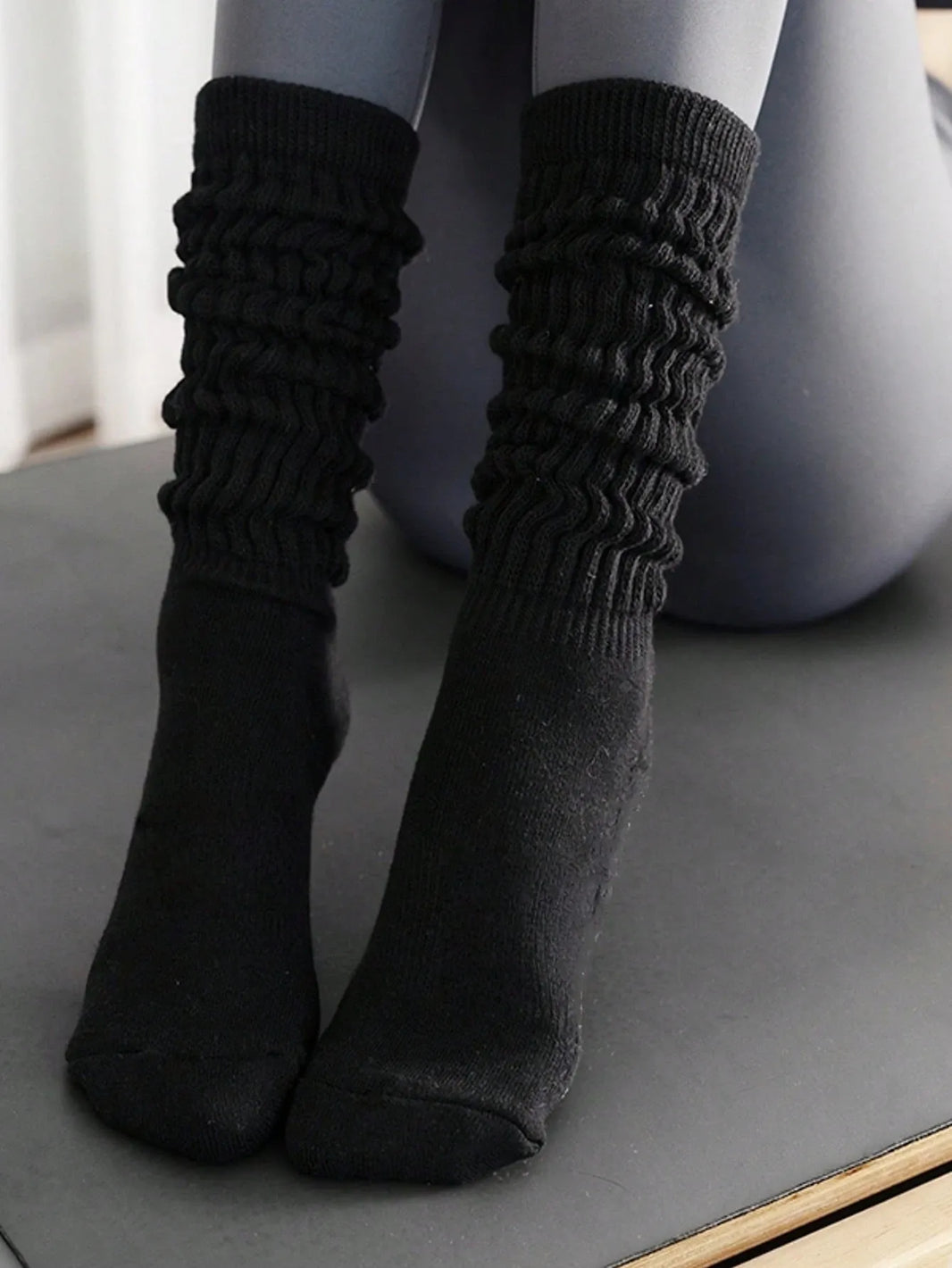 4/3/2/1 Pairs Women's Autumn/Winter Thickened Thermal Lined Knee High Socks, Cushioned Sole, Warm Fuzzy Crew Socks, Mid-Calf Socks, Over-The-Knee Socks, Calf Socks, Slouch Socks, Ribbed Socks, Indoor Yoga/Pilates Non-Slip Socks, Solid Color Sports Socks